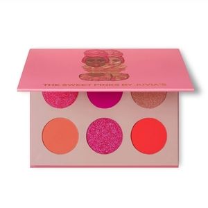 The Sweet Pinks eyeshadow palette